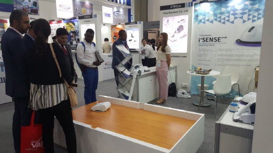 두바이 GITEX 2017 파인로보틱스 참가부스